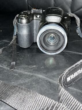 Fuji Fine Pic S Camera neers Sim Card